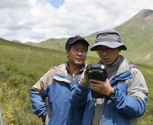測繪戰(zhàn)士在青海，山下的測繪尖兵